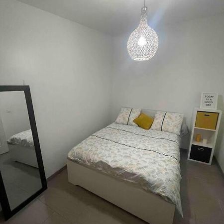Appart T2 Proche Aeroport Roissy Apartment Tremblay-en-France Bagian luar foto